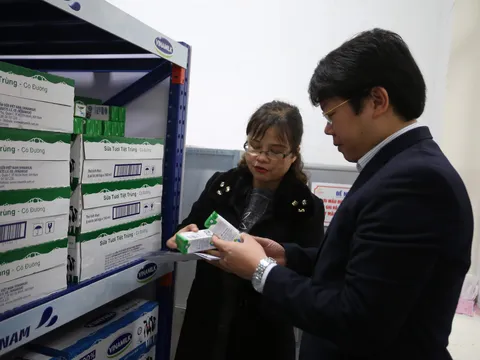 Nhiều lợi ích không ngờ, phụ huynh Hà Nội 'ngất ngây' với Sữa học đường