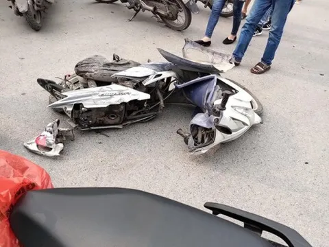 Đạp nhầm chân ga, nữ tài xế điều khiển Mercedes tông hàng loạt người