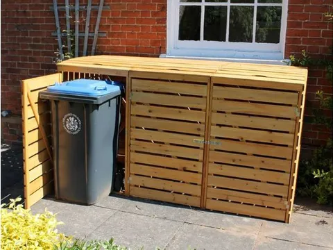 Nữ sinh 15 tuổi bị bắt vì sinh con rồi vứt đứa trẻ vào thùng rác