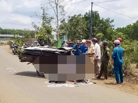 Va chạm với xe máy chở tôn, một người bị cắt đứt cổ tử vong