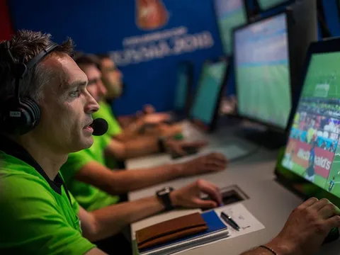 VPF dùng VAR trên xe lưu động tại lượt về V.League 2019