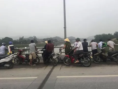 Người vợ nhảy xuống sông khi tranh cãi với chồng