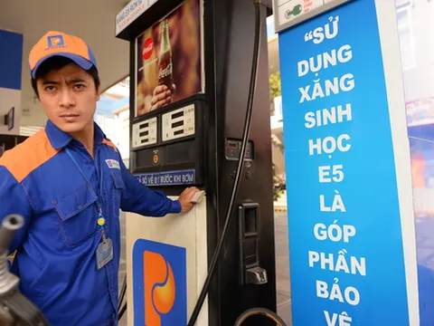 Giá xăng tiếp tục tăng mạnh