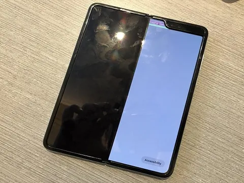 Galaxy Ford bị hỏng màn hình chỉ sau hai ngày sử dụng