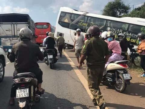 Nhóm côn đồ hung hãn chặn ô tô chém người trọng thương trên Quốc lộ 20