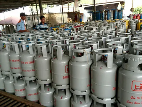 Giá gas tăng lần thứ 5 liên tiếp, thêm 2.000 đồng/bình 12kg