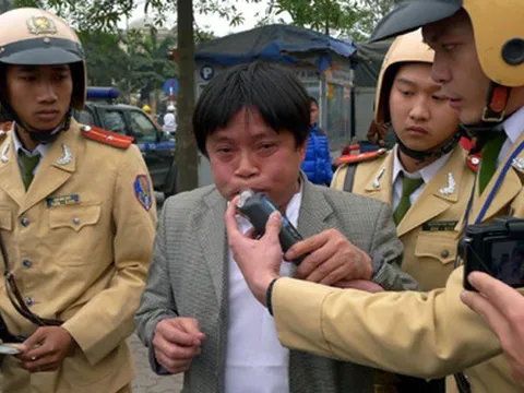 Tăng mức xử phạt ma men lái xe lên tới 40 triệu đồng, tước bằng 2 năm