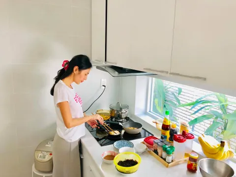 Tin tức giải trí ấn tượng ngày 18/5: Sự thật về tin đồn Thủy Tiên ngưng ca hát, ở nhà chăm sóc gia đình