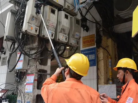 Bộ Công Thương báo cáo gì với Thủ tướng về nguyên nhân tăng giá điện?