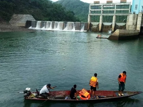 Thủy điện mở cửa xả nước, 1 người đàn ông tử vong