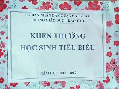 Trưởng phòng GD&ĐT lên tiếng việc học sinh tiêu biểu được tặng hộp quà rỗng