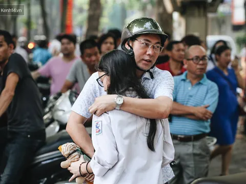 Sĩ tử Hà Nội chính thức bước vào kỳ thi tuyển sinh lớp 10, căng thẳng hơn thi đại học