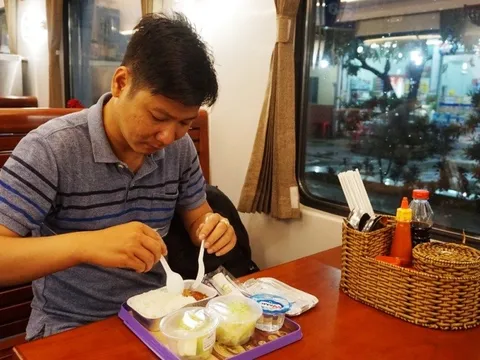 Ngành đường sắt đã bỏ suất ăn miễn phí trên tàu hỏa