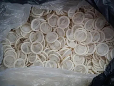 Phát hiện băng nhóm sản xuất bao cao su giả trị giá hơn 6 tỉ đồng