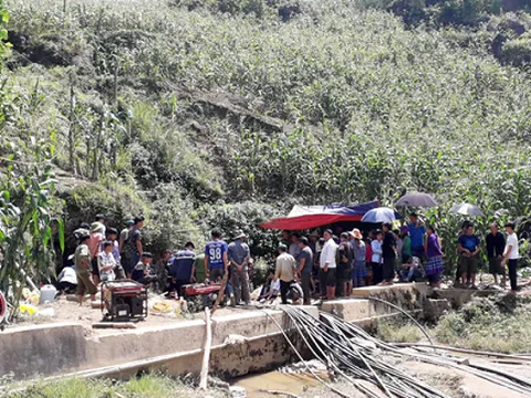 Chưa tiếp cận được nạn nhân mắc kẹt 7 ngày trong hang đá ở Lào Cai