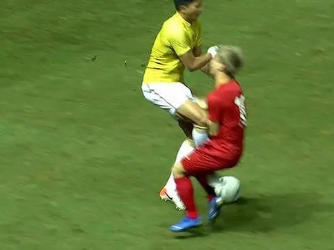 Báo Thái: Cầu thủ đá vào người Công Phượng xứng đáng nhận thẻ đỏ