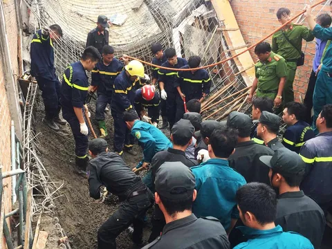 Đến chỉ đạo thi công, chủ thầu bị giàn giáo sập vùi tử vong