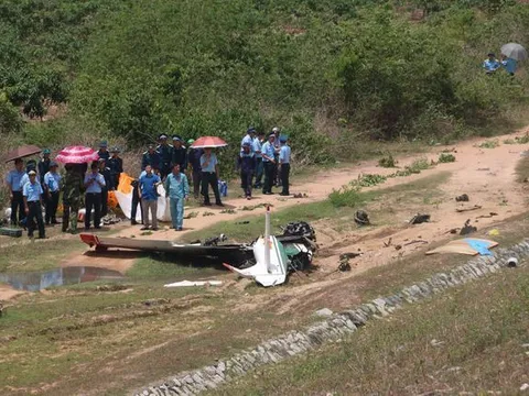 Đưa thi thể 2 phi công hy sinh trong vụ máy bay rơi ở Khánh Hòa về Bệnh viện Quân y 87