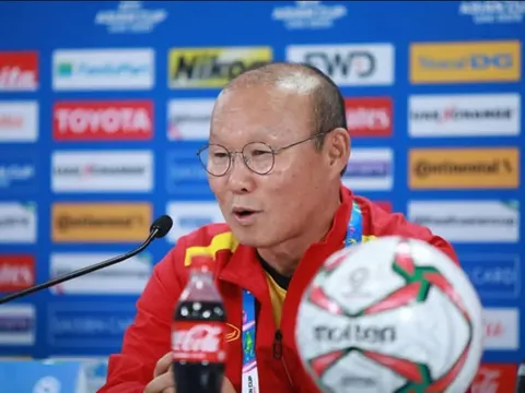 Đối thủ mời gọi với mức lương triệu đô, liệu VFF có giữ được HLV Park Hang-seo?