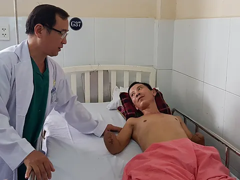 Hai thanh niên phải cắt bỏ tứ chi vì bị điện cao thế giật