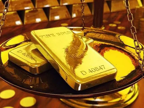 Giá vàng tăng theo giờ, vượt 39 triệu đồng/lượng