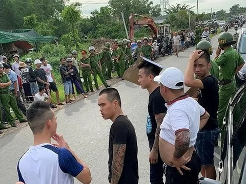 Đình chỉ 2 trung tá cảnh sát trong ô tô bị giang hồ 'vây nhốt'