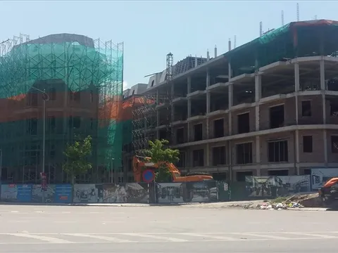 Nam công nhân khoan bê tông trượt chân ngã từ tầng 5 xuống thiệt mạng