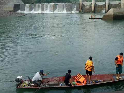 Gia đình nạn nhân lật thuyền ở đập thủy điện được hỗ trợ gần 700 triệu đồng