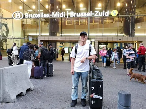 Công Phượng đã có mặt tại Bỉ và được đội bóng mới chào đón