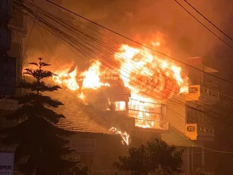 Cháy lớn ở thị trấn Sapa, hàng trăm du khách hoảng loạn