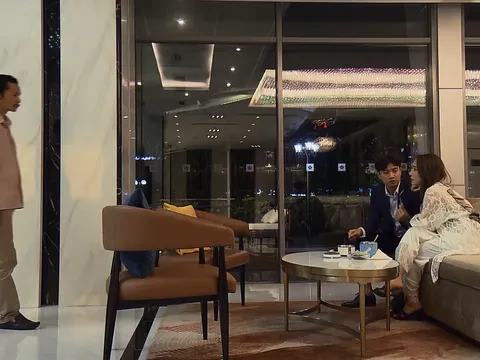 'Về nhà đi con' tập 69: Vũ bị ông Sơn bắt quả tang đang ôm ấp Nhã