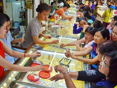 Giá vàng tăng đột ngột, vượt mốc 40 triệu đồng/lượng