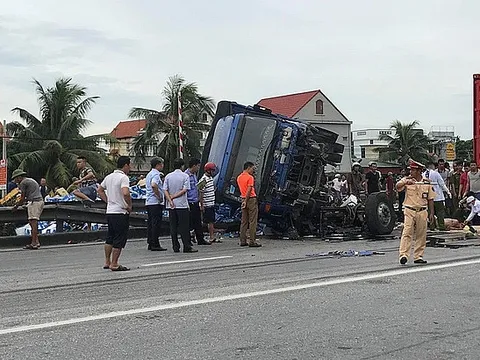 Tạm giữ tài xế xe tải lật, đè chết 5 người ở Hải Dương