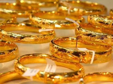 Giá vàng hôm nay 24/7, USD tăng dữ dội, vàng trụ trên đỉnh cao