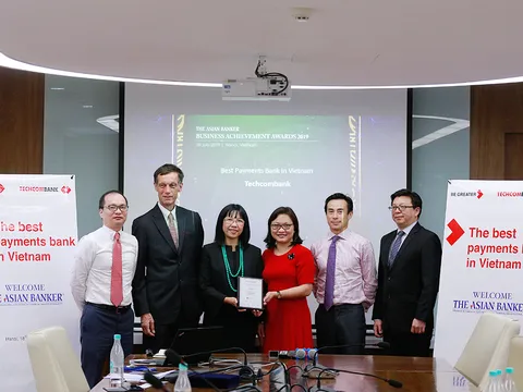 Techcombank được trao tặng giải thưởng 'Ngân hàng cung cấp dịch vụ thanh toán tốt nhất Việt Nam 2019'