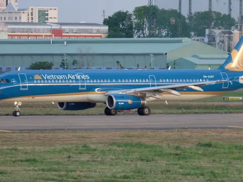 Vietnam Airlines hạ cánh khẩn để cấp cứu khách chảy máu ở ngực