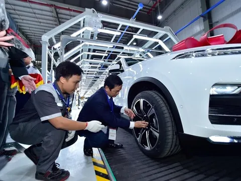 VinFast bàn giao Lux A2.0 và Lux SA2.0 đầu tiên cho khách hàng