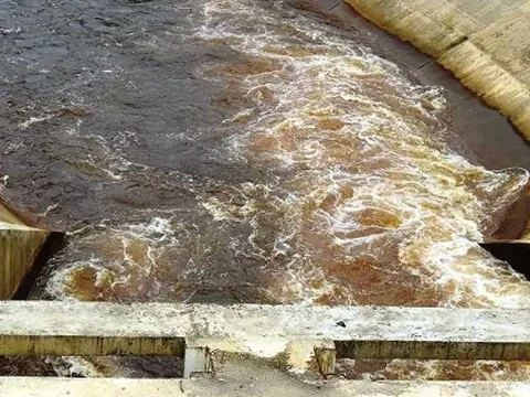 Nguyên nhân nước chuyển màu bất thường tại công trình thủy lợi ngàn tỉ ở Hà Tĩnh