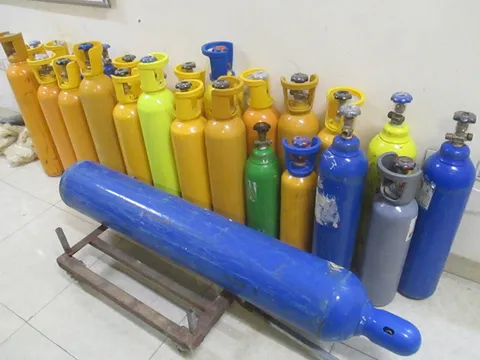 Hà Nội: Bắt giữ kho bóng cười cung cấp cho các quán bar, karaoke