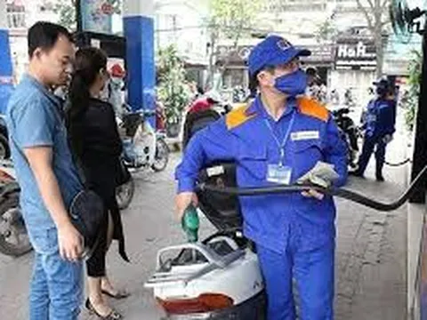 Giá xăng giảm hơn 300 đồng/lít từ chiều ngày 1/8