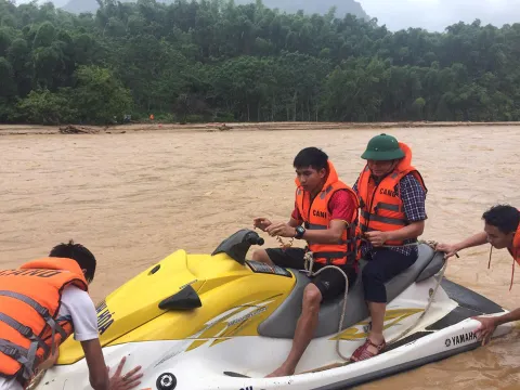 5 người chết, 13 người mất tích trong bão số 3