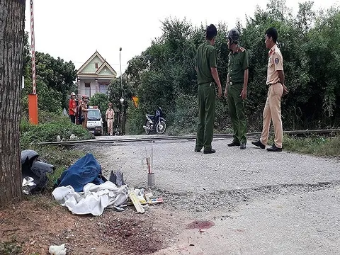 Đeo tai nghe chơi diện thoại bên đường sắt, nam sinh tử vong thương tâm