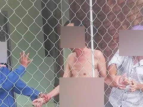 Người đàn ông gần 70 tuổi bị bắt gặp trong tình trạng khỏa thân ở cùng bé gái 13 tuổi