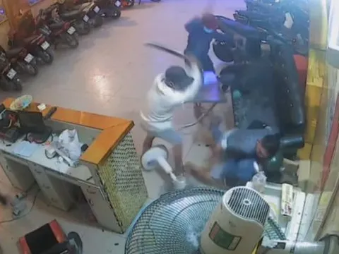 TP HCM: Nam thanh niên bị chém tới tấp gần 20 nhát trong 22 giây