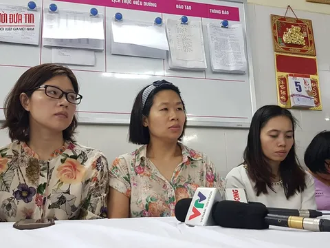 Đại diện trường Gateway xin lỗi, phụ huynh học sinh lớp 1 tử vong khóc nấc bên con