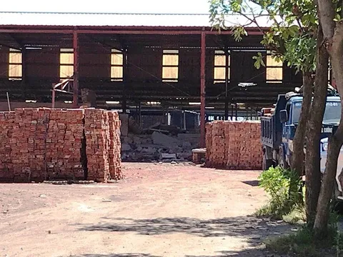 Nghệ An: Sập tường lò gạch, 4 người bị thương