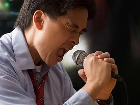 Liên tục lên nốt cao khi hát karaoke, cụ ông 65 tuổi bị xẹp phổi