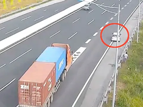 Đề xuất xử phạt nặng gấp 20 lần hành vi lùi xe trên cao tốc