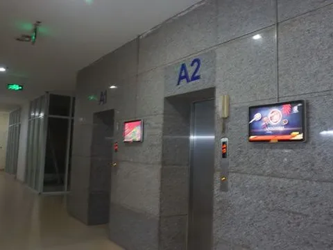 Tạm giữ người đàn ông khoảng 50 tuổi nghi sàm sỡ bé gái 10 tuổi trong thang máy