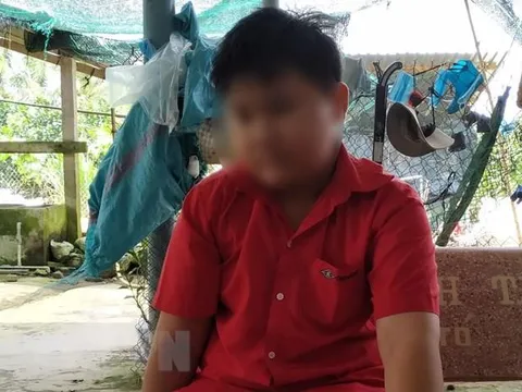 Đình chỉ giáo viên phạt học sinh đứng lên ngồi xuống 200 lần đến mức nhập viện